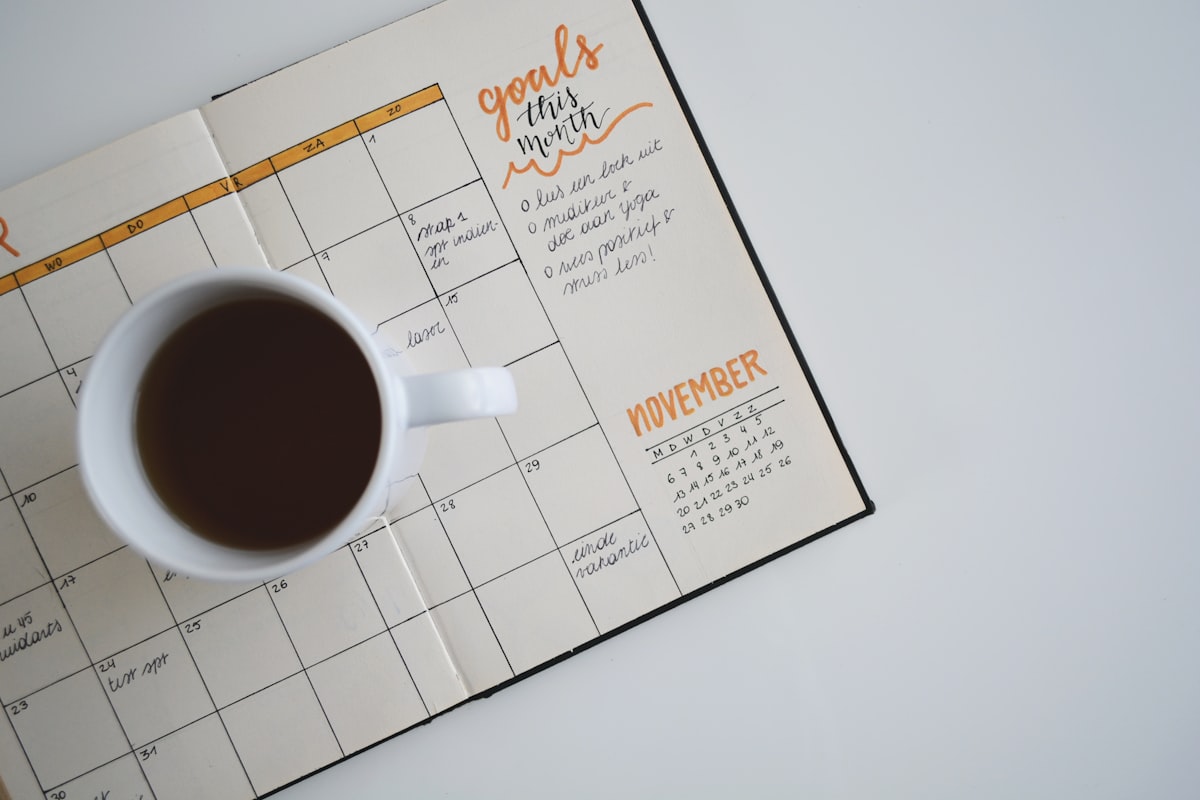 Calendar with deadline marked next to an alarm clock